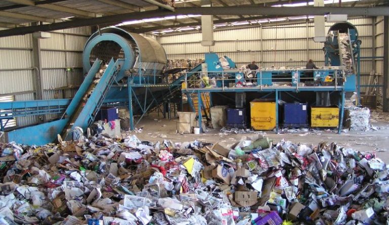 impianto-trattamento-rifiuti-discarica-riciclo-differenziata-cartone