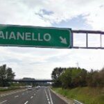 In auto con 52kg di droga. Inseguito e speronato sull’A1. Poi lascia l’auto e scappa a piedi: acciuffato a Caianello