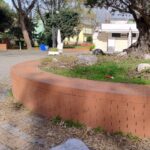 MONDRAGONE – Rione mare in stato di abbandono: rifiuti e arredi urbani divelti